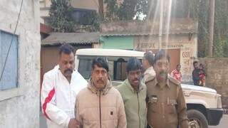 ধৃত তৃণমূল নেতা হাই মল্লিক (বাঁদিক থেকে দ্বিতীয়)৷