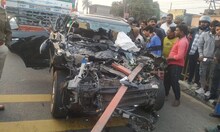 Road Accident: ছেলেকে বিমানবন্দরে পৌঁছে দিতে যাচ্ছিলেন বাবা-মা, সজোরে ট্যাঙ্কারে ধাক্কা মারল গাড়ি! মুহূর্তে শেষ পরিবার