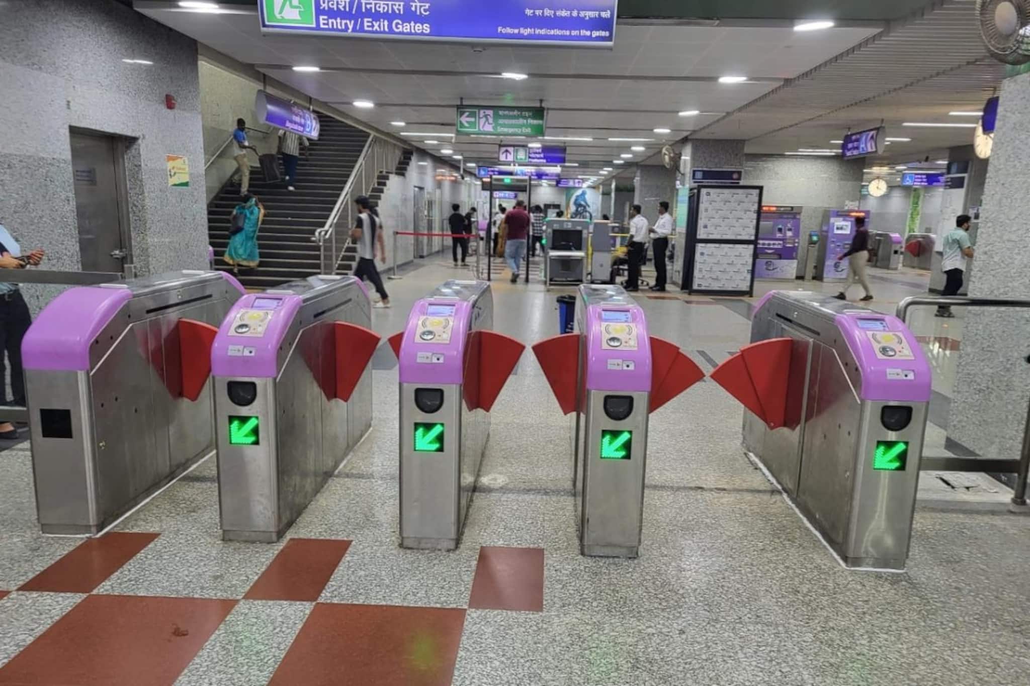 মেট্রোয় দারুণ সুবিধা! ছুটির মরসুমে পরপর টানা ৪ রবিবার...ব্লু আর গ্রিন লাইনে বিশেষ পরিষেবা মেট্রোয় দারুণ সুবিধা! ছুটির মরসুমে পরপর টানা ৪ রবিবার...ব্লু আর গ্রিন লাইনে বিশেষ পরিষেবা