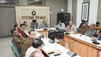 गंगासागर मेला: सियालदह स्टेशनों पर रेलवे, पुलिस ने सुरक्षा और सुविधाओं में सुधार किया.