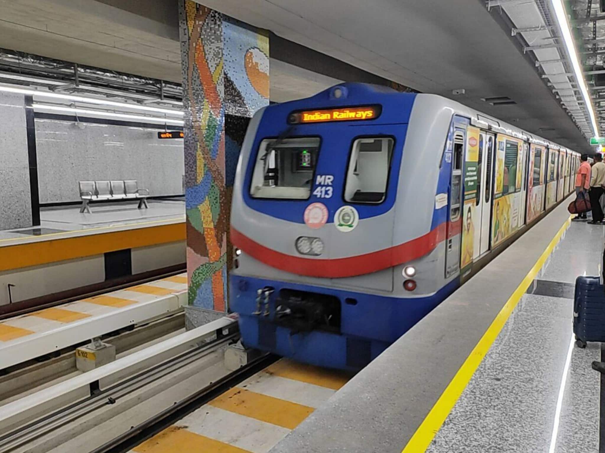 মেট্রোর ব্লু লাইনে বাড়ছে ট্রেন! পাল্টাচ্ছে প্রথম ও শেষ মেট্রোর সময়! নতুন টাইমটেবিল জানুন মেট্রোর ব্লু লাইনে বাড়ছে ট্রেন! পাল্টাচ্ছে প্রথম ও শেষ মেট্রোর সময়! নতুন টাইমটেবিল জানুন