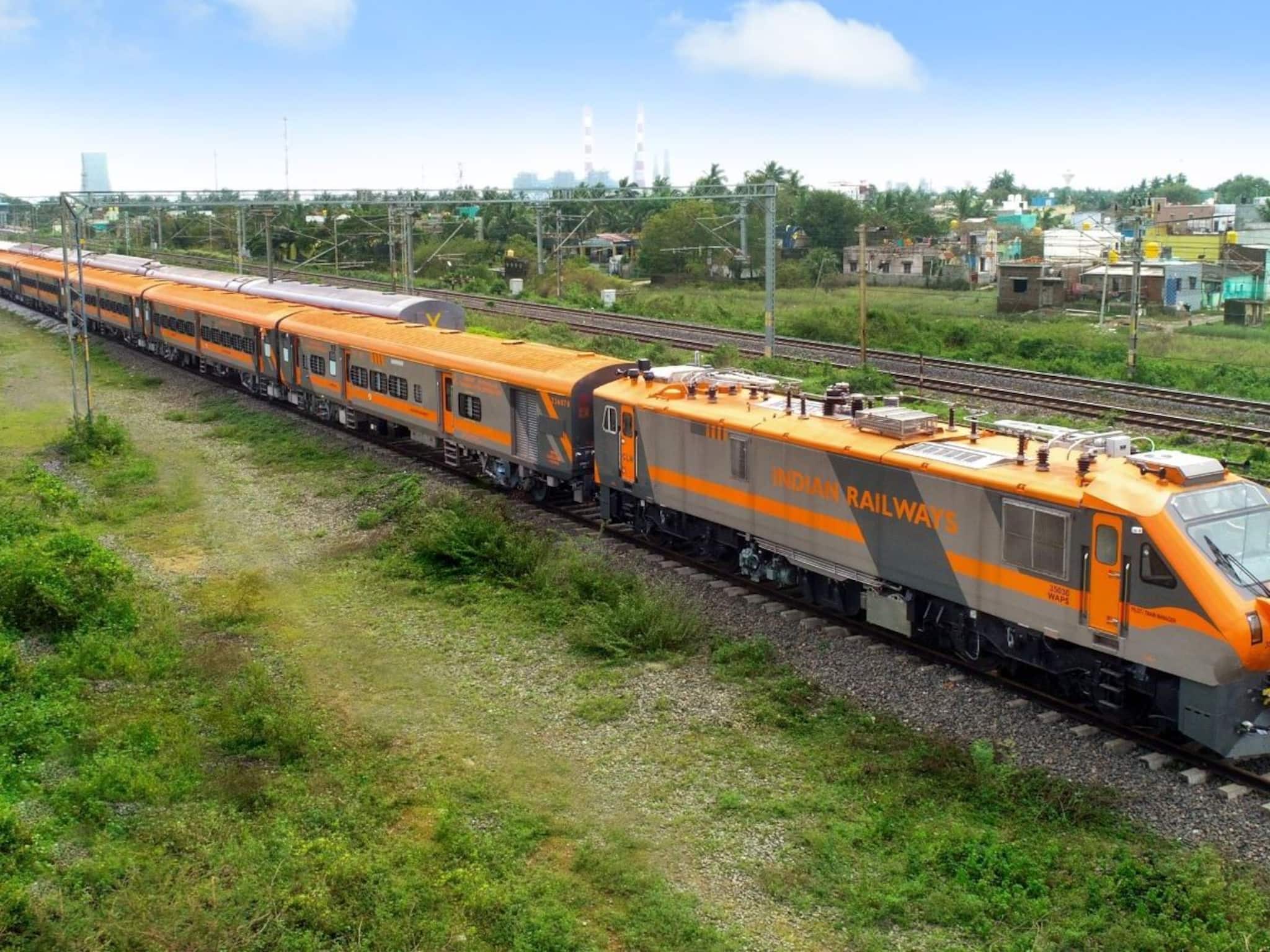 বারাণসীর কাশী বিশ্বনাথ মন্দির, লখনউ ছুঁয়ে দিল্লি! হাওড়া পেল দিল্লি যাওয়ার দারুণ ট্রেন