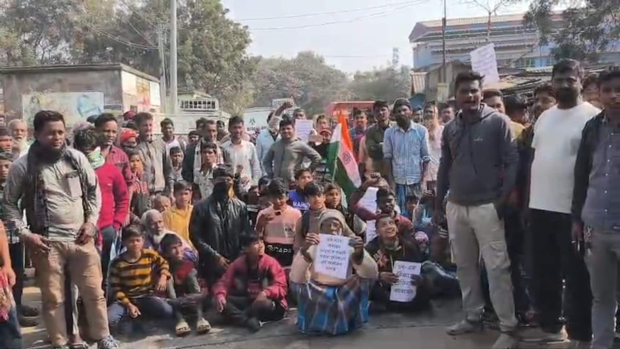 দিনমজুর মানুষজন, শুনানিতে হাজিরা দেওয়া যাওয়া সম্ভব নয়,SIR শুনানির প্রতিবাদ গ্রামবাসীদের