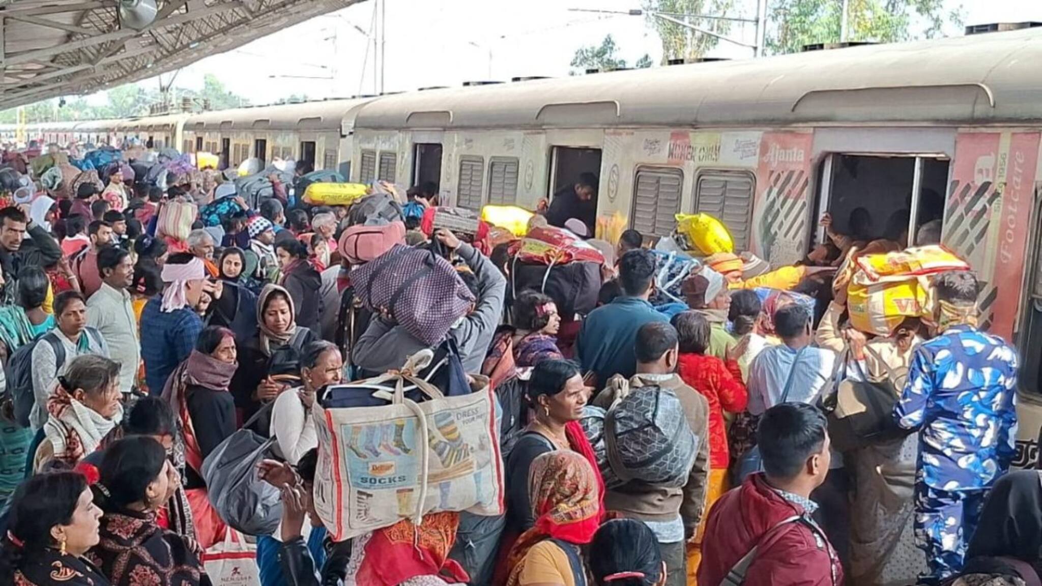 Indian Railways: গত বছরের তুলনায় গঙ্গাসাগরে ২৫% বেশি যাত্রী রেলপথে, ভিড়ের মধ্যেও দুর্দান্ত পরিষেবা শিয়ালদহ স্টেশনের