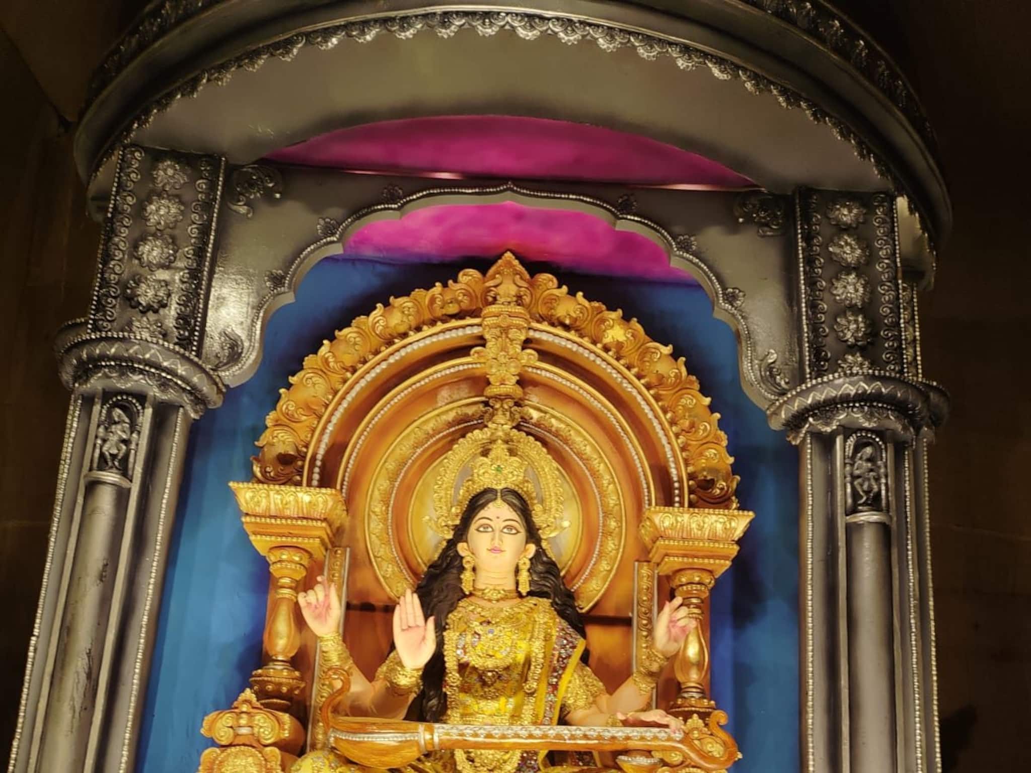 তিনশো বছরের ঐতিহ্য, বিগ বাজেটের পুজো দেখতে মানুষের ঢল! সরস্বতী পুজোয় উৎসবের মেজাজ কালনায় তিনশো বছরের ঐতিহ্য, বিগ বাজেটের পুজো দেখতে মানুষের ঢল! সরস্বতী পুজোয় উৎসবের মেজাজ কালনায়