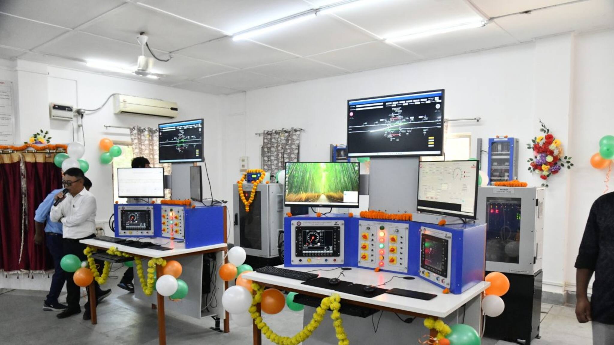 রেলওয়েতে মাইলফলক! গুরুত্বপূর্ণ সেকশনে সফলভাবে পরীক্ষা করা হল 'কবচ' প্রযুক্তির! জানেন এটা কী?