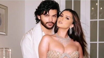 মুম্বইয়ে এপি ধিলোঁ-র কনসার্ট ঘিরে শুরু হওয়া সব ভাইরাল মুহূর্তের রেশ কাটতে না কাটতেই নতুন জল্পনা বলিউডে। অভিনেত্রী তারা সুতারিয়া ও বীর পাহাড়িয়া নাকি এবার সত্যি সত্যি তাঁদের সম্পর্কে ইতি টেনেছেন! (Photo: Instagram)