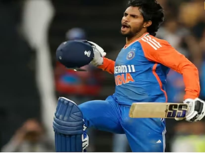 টি-২০ বিশ্বকাপের আগে ভারতীয় দলে জোড়া সুখবর। ফলে শক্তি অনেকটাই বাড়তে চলেছে গৌতম গম্ভীরের দলের। টিম ইন্ডিয়ার টি-২০ ক্রিকেটে বর্তমানে মিডল অর্ডারে সবথেকে সেরা প্লেয়ার তিলক বর্মা দীর্ঘদিনের চোট কাটিয়ে ধীরে ধীরে মাঠে ফেরার পথে। বিসিসিআই-এর সেন্টার অফ এক্সেলেন্স, বেঙ্গালুরু থেকে তিনি খুব শিগগিরই খেলার ছাড়পত্র পেতে পারেন। জানা গেছে, শুক্রবার একটি অনুশীলন ম্যাচে তাঁকে খেলতে দেখা যাবে। পেটের অস্ত্রোপচারের পর তিনি নিয়মিত ট্রেনিং করছেন এবং তাঁর ফিটনেস নিয়ে টিম ম্যানেজমেন্ট আশাবাদী। টি-২০ বিশ্বকাপের আগে ভারতীয় দলে জোড়া সুখবর। ফলে শক্তি অনেকটাই বাড়তে চলেছে গৌতম গম্ভীরের দলের। টিম ইন্ডিয়ার টি-২০ ক্রিকেটে বর্তমানে মিডল অর্ডারে সবথেকে সেরা প্লেয়ার তিলক বর্মা দীর্ঘদিনের চোট কাটিয়ে ধীরে ধীরে মাঠে ফেরার পথে। বিসিসিআই-এর সেন্টার অফ এক্সেলেন্স, বেঙ্গালুরু থেকে তিনি খুব শিগগিরই খেলার ছাড়পত্র পেতে পারেন। জানা গেছে, শুক্রবার একটি অনুশীলন ম্যাচে তাঁকে খেলতে দেখা যাবে। পেটের অস্ত্রোপচারের পর তিনি নিয়মিত ট্রেনিং করছেন এবং তাঁর ফিটনেস নিয়ে টিম ম্যানেজমেন্ট আশাবাদী।