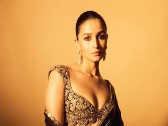 নয়া ট্রেন্ডে গা ভাসিয়ে, ১০ বছর আগের ছবি শেয়ার করে 'নস্টালজিক' আলিয়া, ২০১৬ কেমন কেটেছিল?