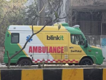 ঠাকুমাকে বাঁচাল Blinkit-এর ৬ মিনিটে অ্যাম্বুলেন্স!১০ মিনিটে ডেলিভারি বিতর্ক ঘিরে অন্য গল্প