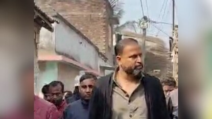 মর্মান্তিকভাবে খুনের অভিযোগ! ঝাড়খণ্ডে মৃত পরিযায়ী শ্রমিকের বাড়িতে গেলেন সাংসদ ইউসুফ পাঠান মর্মান্তিকভাবে খুনের অভিযোগ! ঝাড়খণ্ডে মৃত পরিযায়ী শ্রমিকের বাড়িতে গেলেন সাংসদ ইউসুফ পাঠান