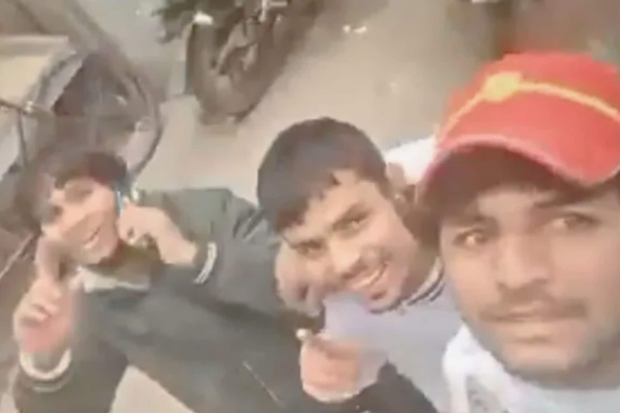 ‘২ খুন করেছি, এবার ৩ নং টা করব’! দুই যুবককে এলোপাথাড়ি অস্ত্রের কোপের পর ভিডিও ৪ অভিযুক্ত