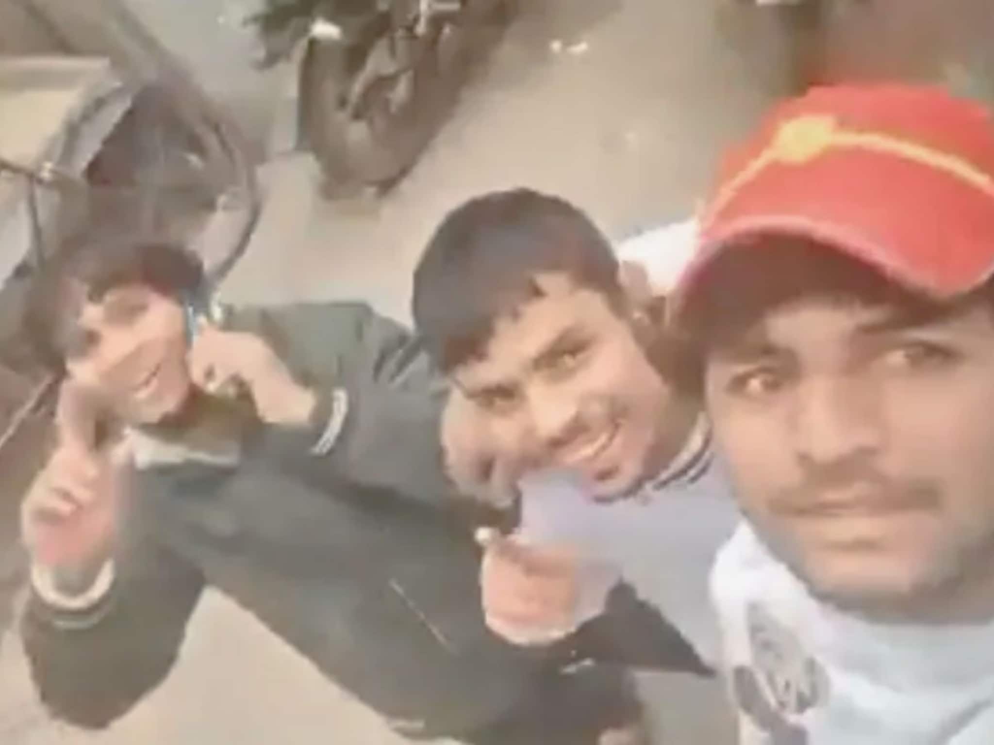 ‘২ খুন করেছি, এবার ৩ নং টা করব’! দুই যুবককে এলোপাথাড়ি অস্ত্রের কোপের পর ভিডিও ৪ অভিযুক্ত