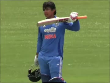 ক্রিকেটে আবার বাঙালির দাদাগিরি! ১৯ বছরেই ১২৫টি সেঞ্চুরি! অভিজ্ঞান কি ভবিষ্যতের কোহলি?