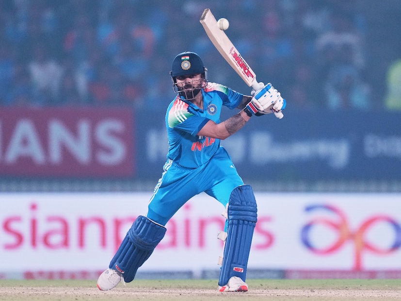 ফের চেনা জায়গায় বিরাট কোহলি। আইসিসির একদিনের ব্যাটারদের তালিকায় শীর্ষে উঠে এলেন কিং কোহলি। পর পর লম্বা রানের ইনিংসের সৌজন্যে ১৬৫৮ দিন পরে এক দিনের ক্রিকেটে রোহিত শর্মাকে সরিয়ে ফের শীর্ষে বিরাট। ফের চেনা জায়গায় বিরাট কোহলি। আইসিসির একদিনের ব্যাটারদের তালিকায় শীর্ষে উঠে এলেন কিং কোহলি। পর পর লম্বা রানের ইনিংসের সৌজন্যে ১৬৫৮ দিন পরে এক দিনের ক্রিকেটে রোহিত শর্মাকে সরিয়ে ফের শীর্ষে বিরাট।