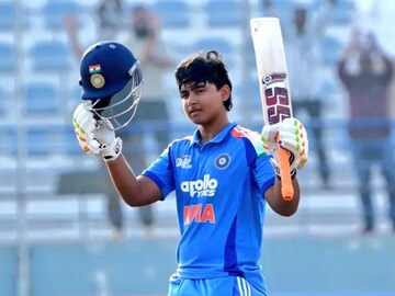 সমস্যায় বৈভব সূর্যবংশী! ছোটদের ক্রিকেটে খেলে ফেললেন শেষ ম্যাচ, বড়দের ক্রিকেটে এখন নয়!