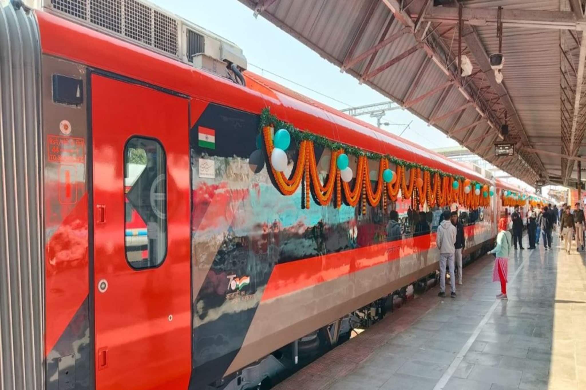 বন্দে ভারত স্লিপারের স্টপেজ পেল জলপাইগুড়ি, কোন স্টেশনে দাঁড়াবে ট্রেন? যাত্রীরা জানুন