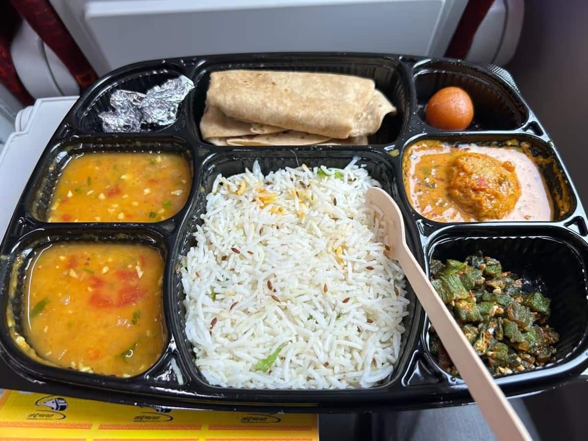 Local Food In Vande Bharat Sleeper: ট্রেন সফরেও এবার লোকাল খাবার, বন্দে  ভারত স্লিপারে মিলবে স্পেশাল খানা | Local Food In Vande Bharat Sleeper:  online catering will be available during travel, food