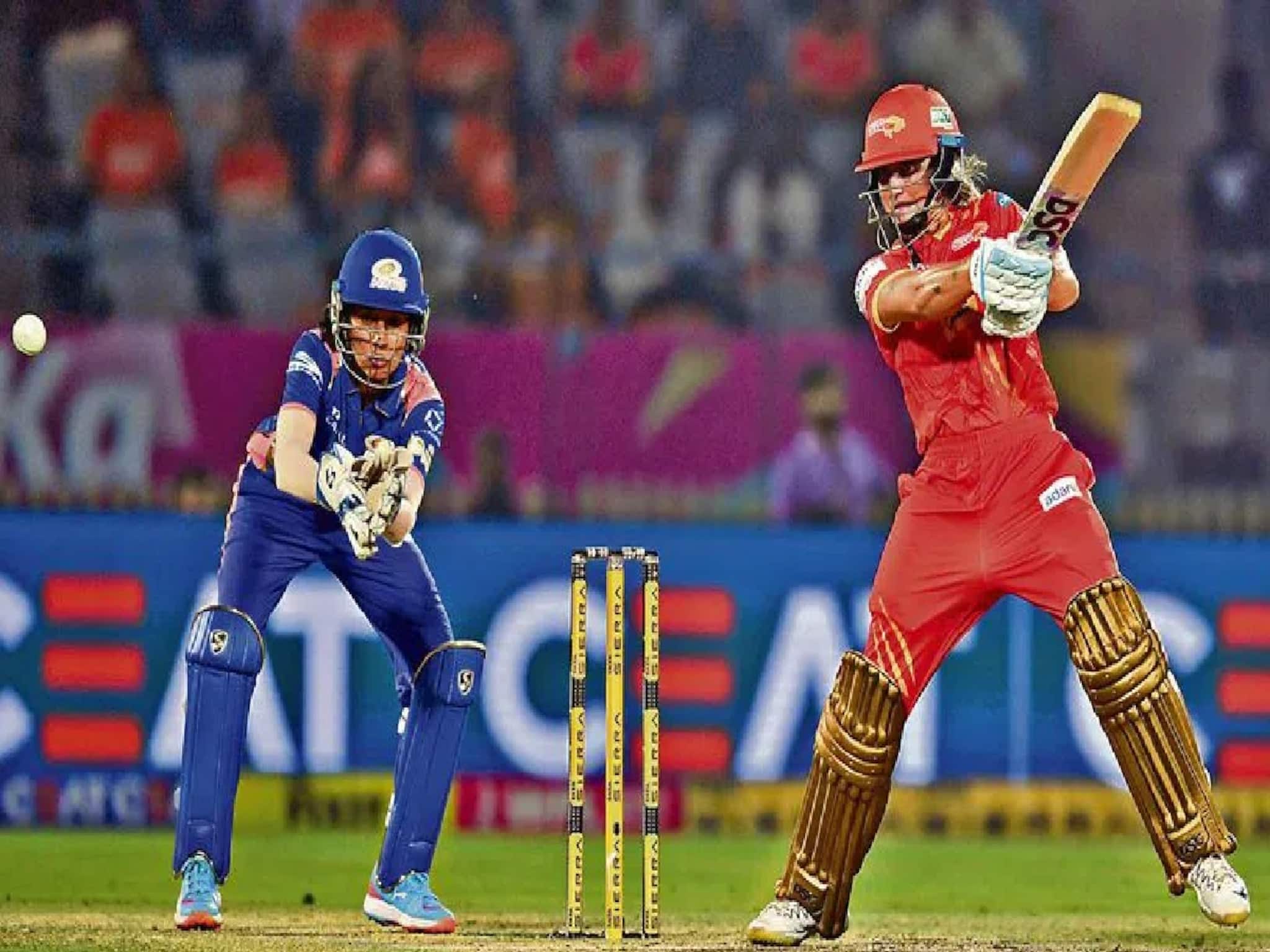 হরমনপ্রীতের লড়াই ব্যর্থ, প্লে-অফের আশাও ক্ষীণ! WPL-এ মুম্বইকে হারিয়ে প্লে অফে গুজরাত