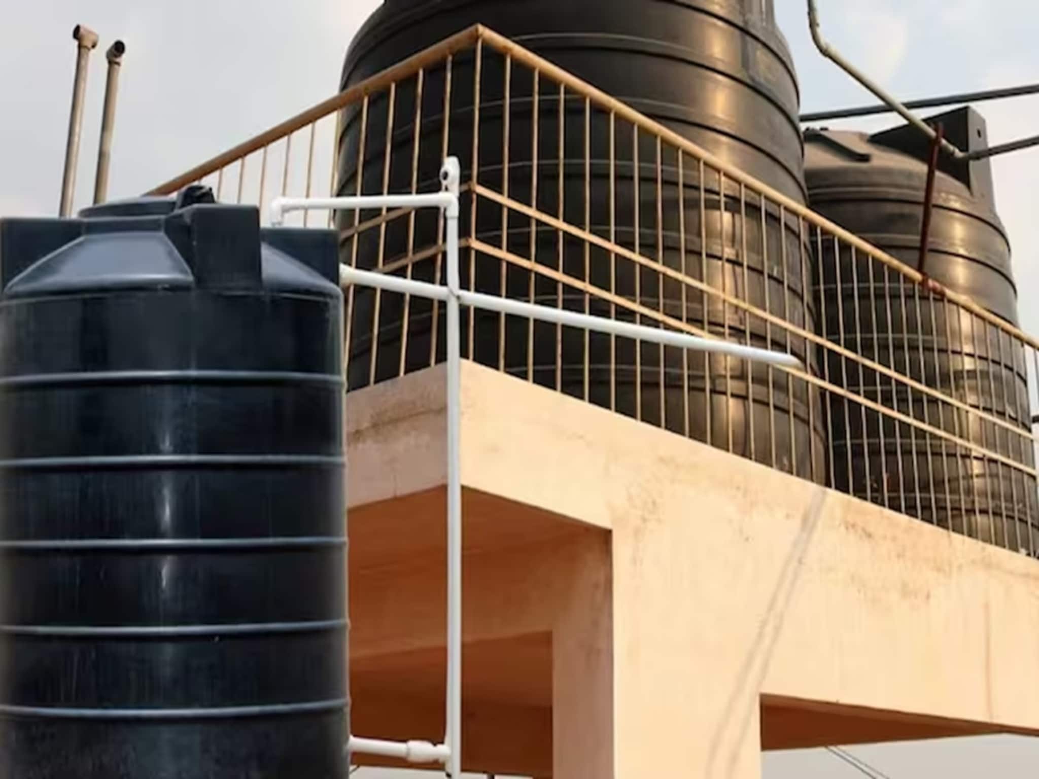 প্রবল ঠান্ডাতেও ট্যাঙ্কের জল গরম থাকবে! কোনও গিজার, বিদ্যুতের প্রয়োজন নেই, জেনে নিন উপায় প্রবল ঠান্ডাতেও ট্যাঙ্কের জল গরম থাকবে! কোনও গিজার, বিদ্যুতের প্রয়োজন নেই, জেনে নিন উপায়