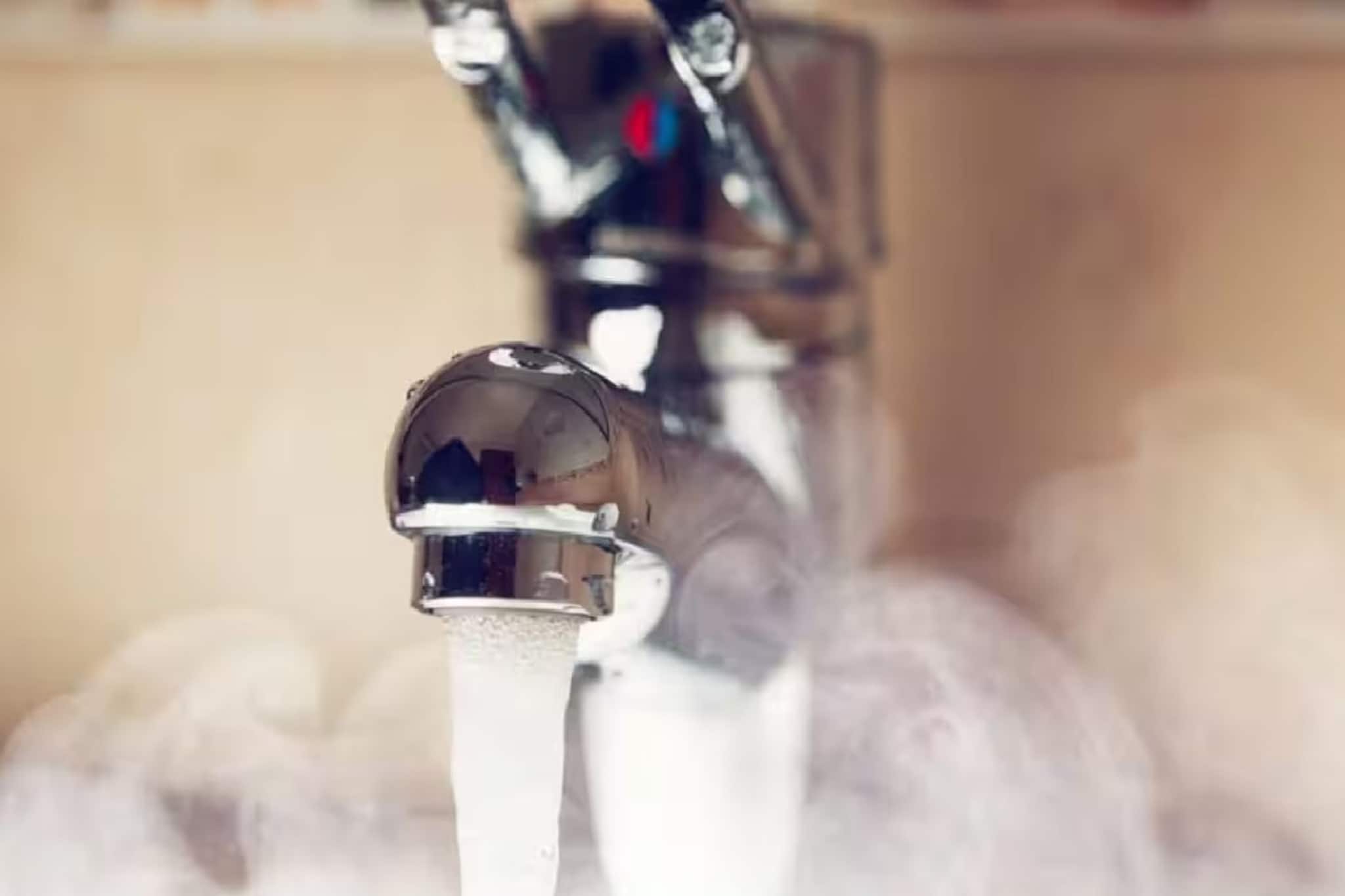 শীতে কল খুললে গরম জল চান?গিজারের দরকার নেই,প্রাকৃতিক এই কাজে বাড়ির ট্যাঙ্কের জল থাকবে উষ্ণ