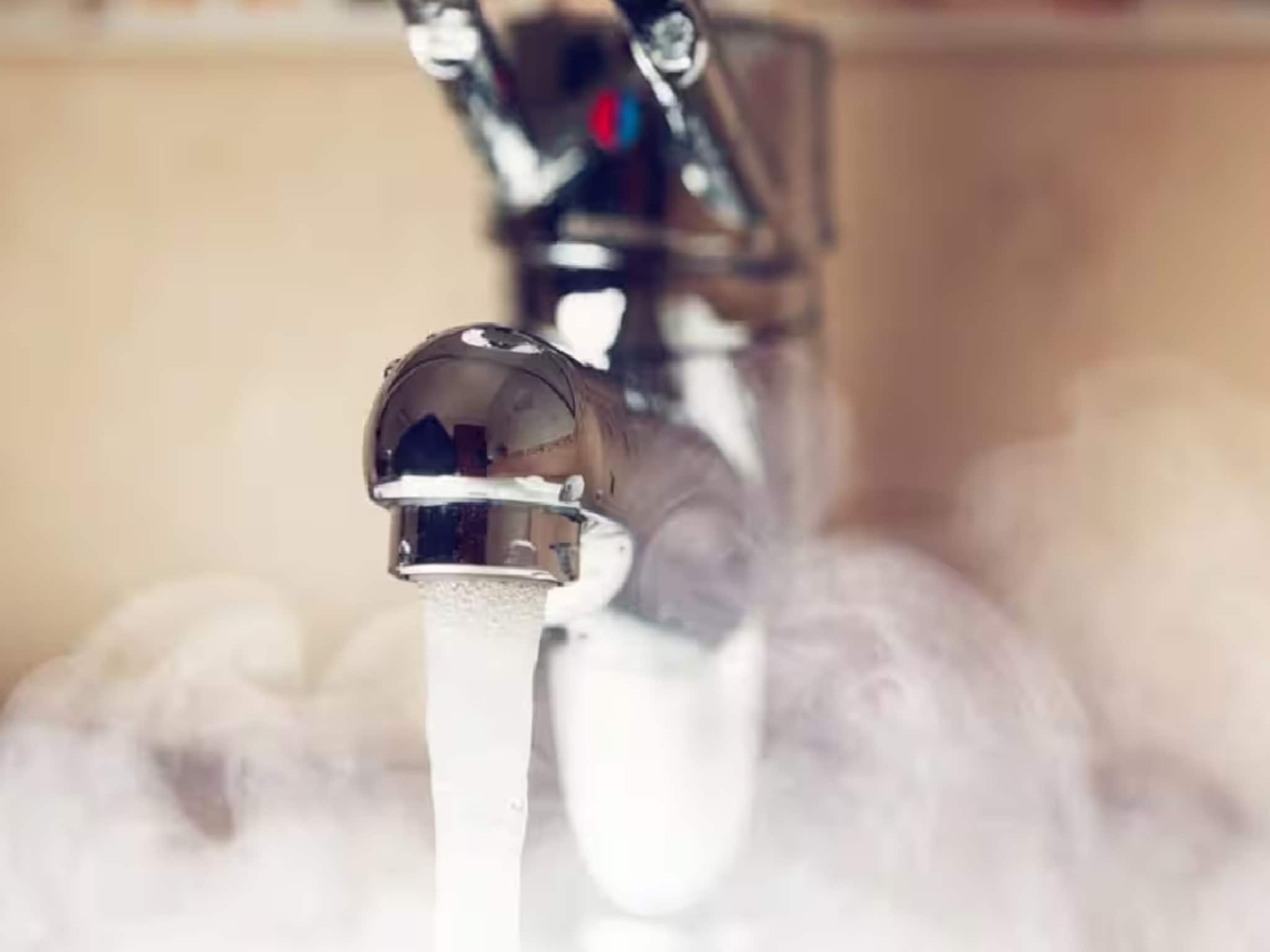 শীতে কল খুললে গরম জল চান?গিজারের দরকার নেই,প্রাকৃতিক এই কাজে বাড়ির ট্যাঙ্কের জল থাকবে উষ্ণ