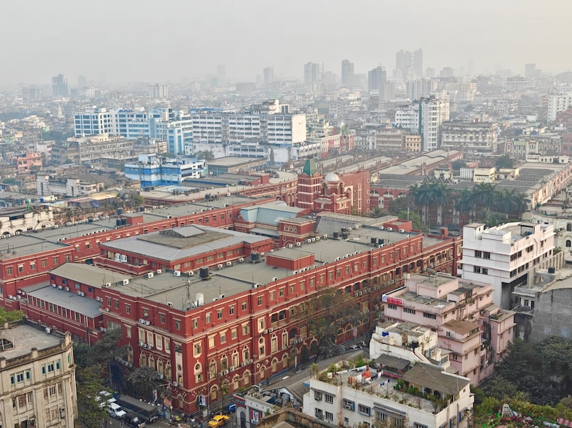 সকালে শীতের আমেজ আরও একটু বাড়ল। রবিবার ও সোমবার ফের বাড়বে তাপমাত্রা। সকালে শীতের আমেজ থাকলেও বেলা বাড়লে শীত উধাও হবে। সকালে হালকা থেকে মাঝারি কুয়াশা। পরে পরিষ্কার আকাশ। রোদ উঠলেই শীতের আমেজ কমবে। এমনটাই পূর্বাভাস আবহাওয়া দফতর ৷ সকালে শীতের আমেজ আরও একটু বাড়ল। রবিবার ও সোমবার ফের বাড়বে তাপমাত্রা। সকালে শীতের আমেজ থাকলেও বেলা বাড়লে শীত উধাও হবে। সকালে হালকা থেকে মাঝারি কুয়াশা। পরে পরিষ্কার আকাশ। রোদ উঠলেই শীতের আমেজ কমবে। এমনটাই পূর্বাভাস আবহাওয়া দফতর ৷