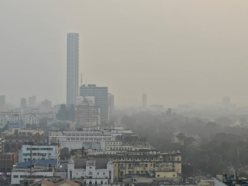 আলিপুর আবহাওয়া দফতর জানিয়েছে, জাঁকিয়ে শীত না-ফিরলেও সকালের দিকে কুয়াশার দাপট চলবে দক্ষিণের সাত জেলায়। একই চিত্র দেখা যাবে উত্তরবঙ্গেও। শুধু তা-ই নয়, দার্জিলিঙে তুষারপাত কিংবা হালকা বৃষ্টি হতে পারে! হালকা বৃষ্টি হতে পারে কালিম্পং, জলপাইগুড়ি ও আলিপুরদুয়ারেও। আলিপুর আবহাওয়া দফতর জানিয়েছে, জাঁকিয়ে শীত না-ফিরলেও সকালের দিকে কুয়াশার দাপট চলবে দক্ষিণের সাত জেলায়। একই চিত্র দেখা যাবে উত্তরবঙ্গেও। শুধু তা-ই নয়, দার্জিলিঙে তুষারপাত কিংবা হালকা বৃষ্টি হতে পারে! হালকা বৃষ্টি হতে পারে কালিম্পং, জলপাইগুড়ি ও আলিপুরদুয়ারেও।