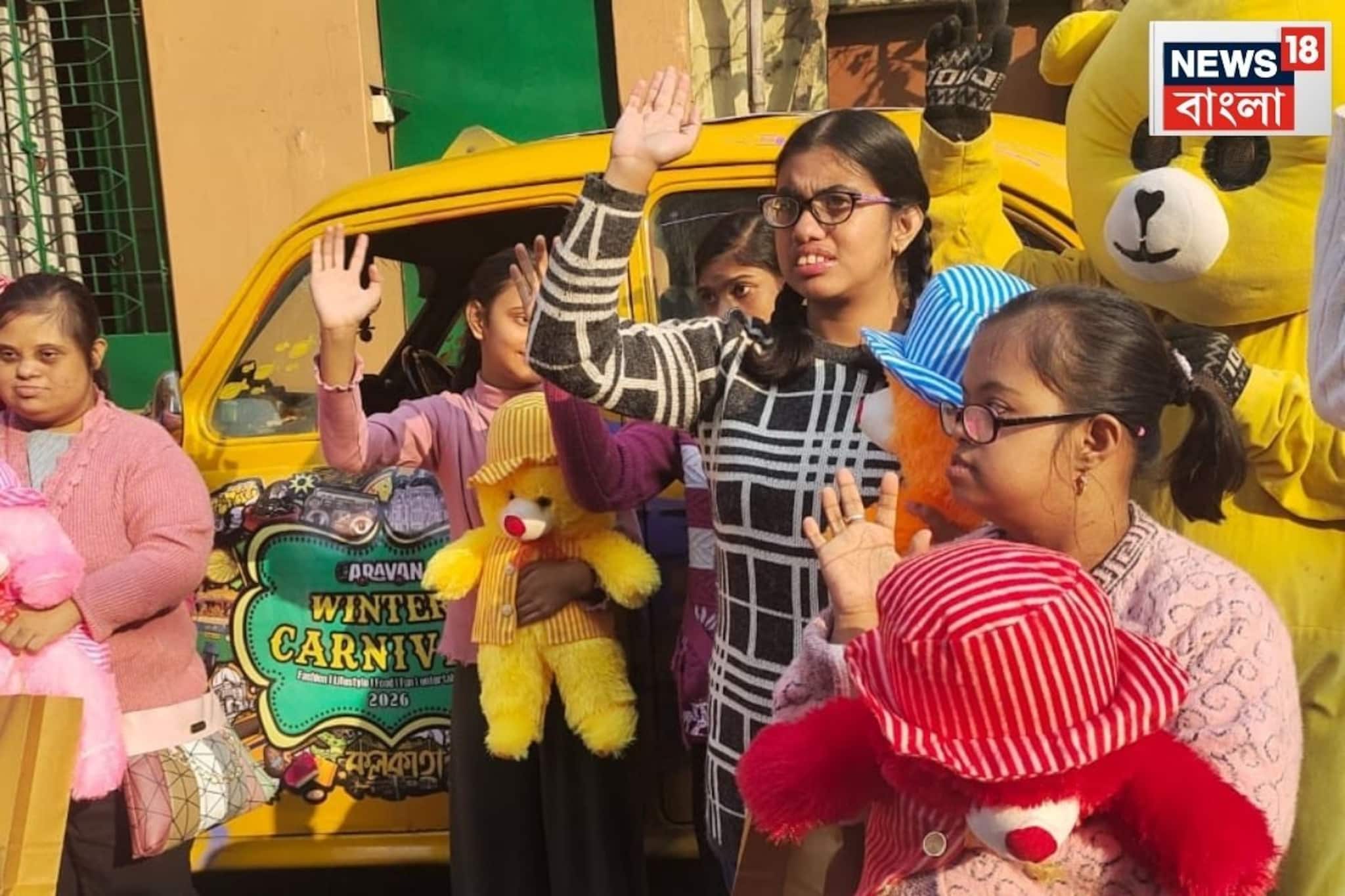 ট্যাক্সির উপর আঁকা হল ছবি, নতুন বছরের শুরুটা রং-তুলিতে মাতিয়ে দিল বিশেষভাবে সক্ষম শিশুরা ট্যাক্সির উপর আঁকা হল ছবি, নতুন বছরের শুরুটা রং-তুলিতে মাতিয়ে দিল বিশেষভাবে সক্ষম শিশুরা