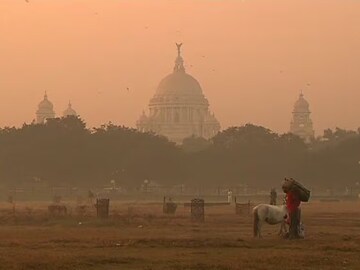 বাংলার ৪ জেলায় উইকেন্ডে বৃষ্টির পূর্বাভাস, ২৪ ঘণ্টায় ইউ-টার্ন নেবে দক্ষিণবঙ্গের তাপমাত্রা!