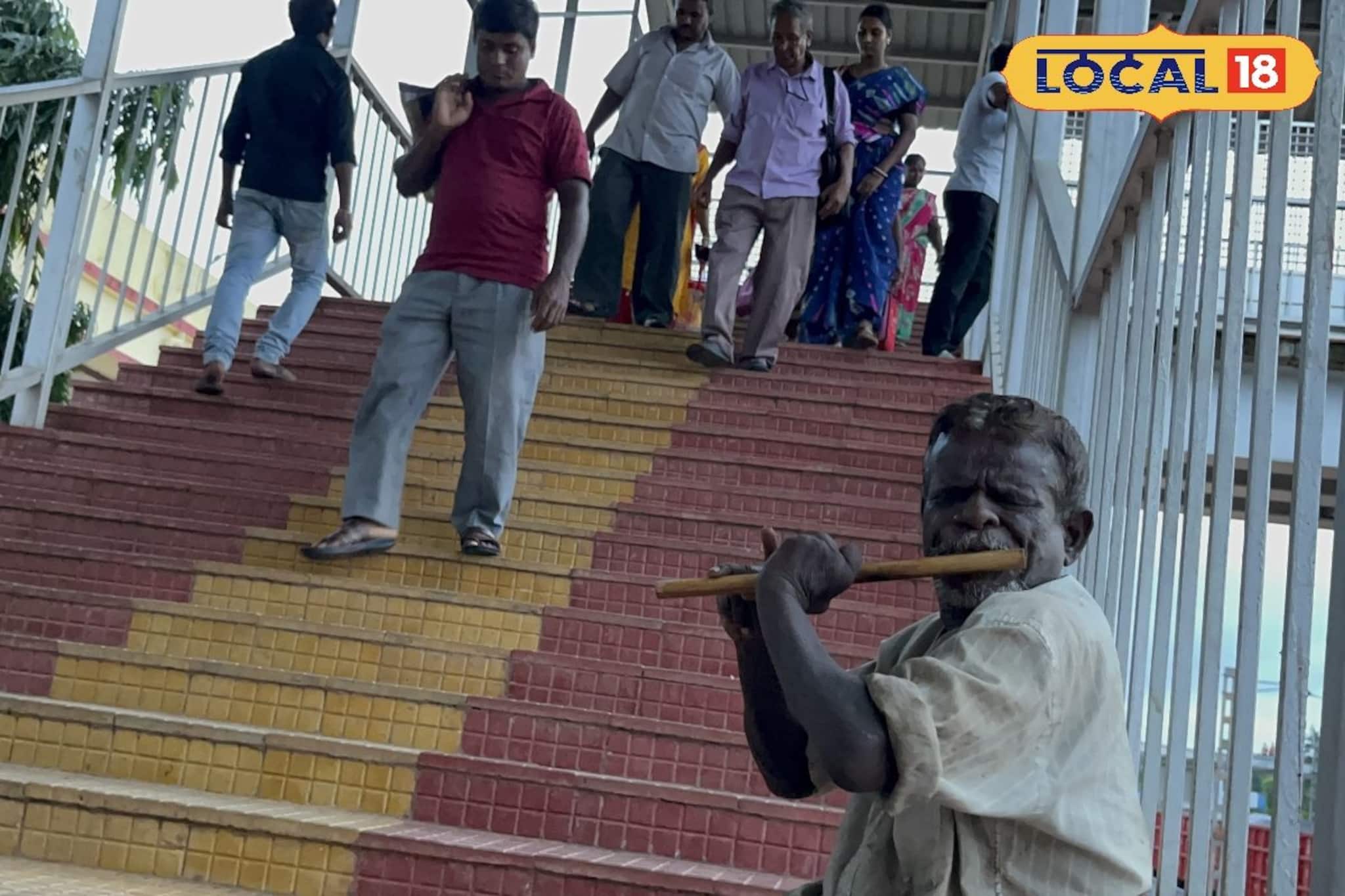 জন্ম থেকে দু'চোখে আলো নেই, কিন্তু তার বাঁশিতে জাদু আছে, শুনবেন নাকি ভানুর সুর