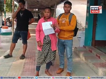 ব্রেন স্ট্রোকে আক্রান্ত ভোটারকে কেন আসতে হল শুনানি কেন্দ্রে? শিলিগুড়ির ঘটনায় তড়িঘড়ি রিপোর্ট তলব কমিশনের ব্রেন স্ট্রোকে আক্রান্ত ভোটারকে কেন আসতে হল শুনানি কেন্দ্রে? শিলিগুড়ির ঘটনায় তড়িঘড়ি রিপোর্ট তলব কমিশনের