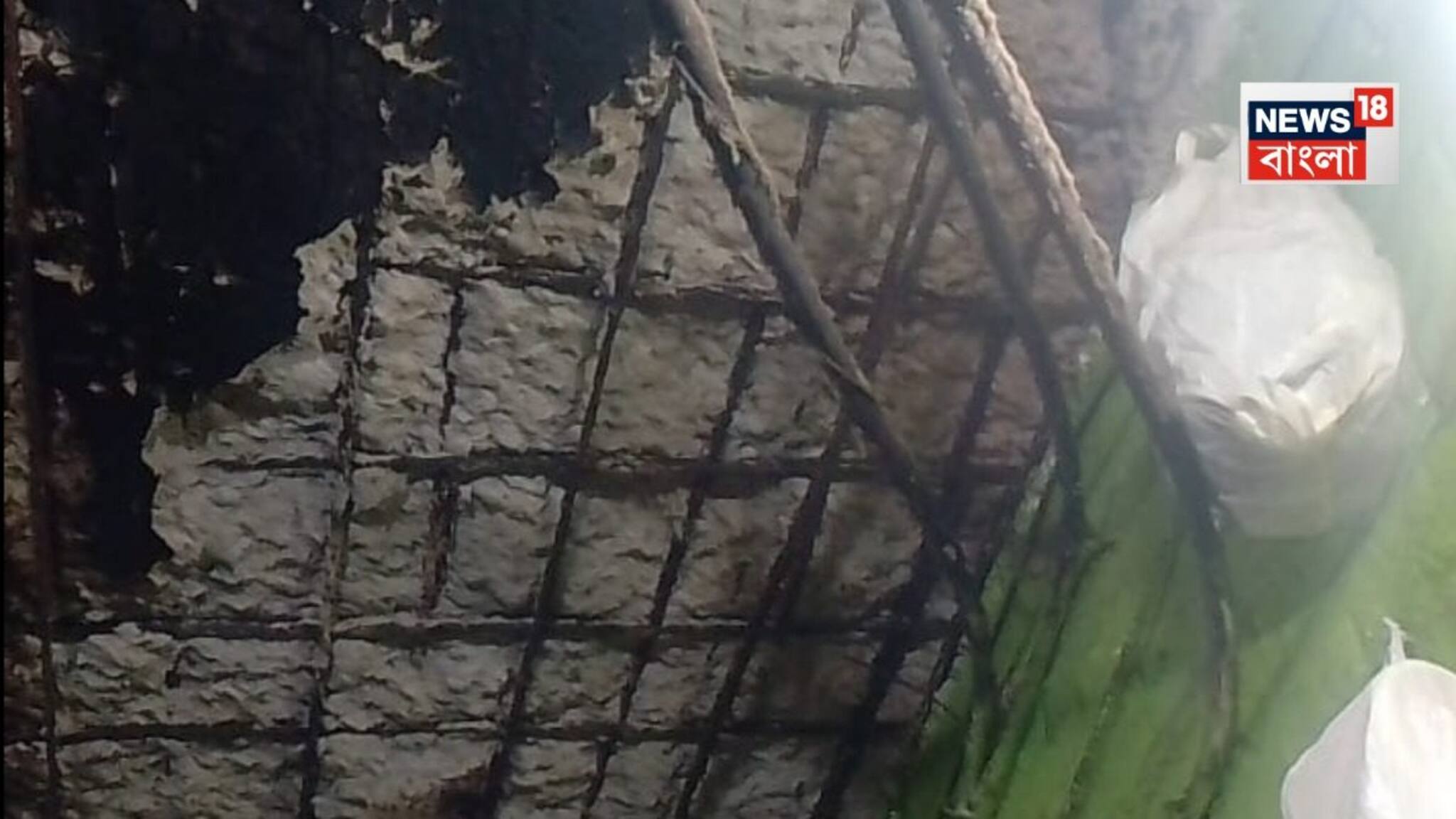 মাঝরাতে ঘুমের মধ্যেই ভেঙে পড়ল চাঙর... ৫০ বছরের পুরনো বাড়ির ছাদ ভেঙে মর্মান্তিক মৃত্যু!