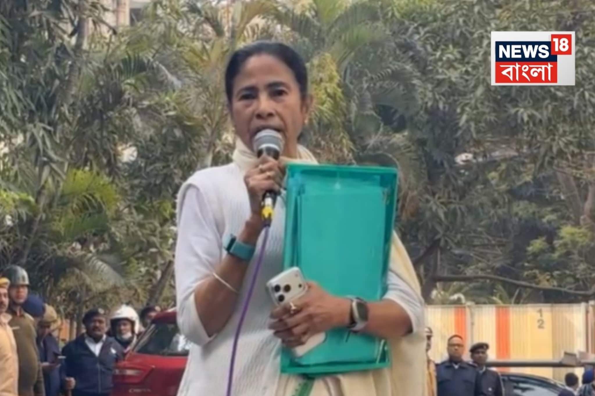 ‘তৃণমূলের প্রার্থিতালিকা, হার্ড ডিস্ক হাতাতে এসেছিল ইডি’, বিস্ফোরক অভিযোগ মমতার ‘তৃণমূলের প্রার্থিতালিকা, হার্ড ডিস্ক হাতাতে এসেছিল ইডি’, বিস্ফোরক অভিযোগ মমতার