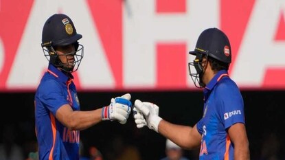 ক্রিজে বিরাট এবং শুভমন ক্রিজে বিরাট এবং শুভমন