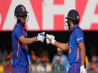 ক্রিজে বিরাট এবং শুভমন