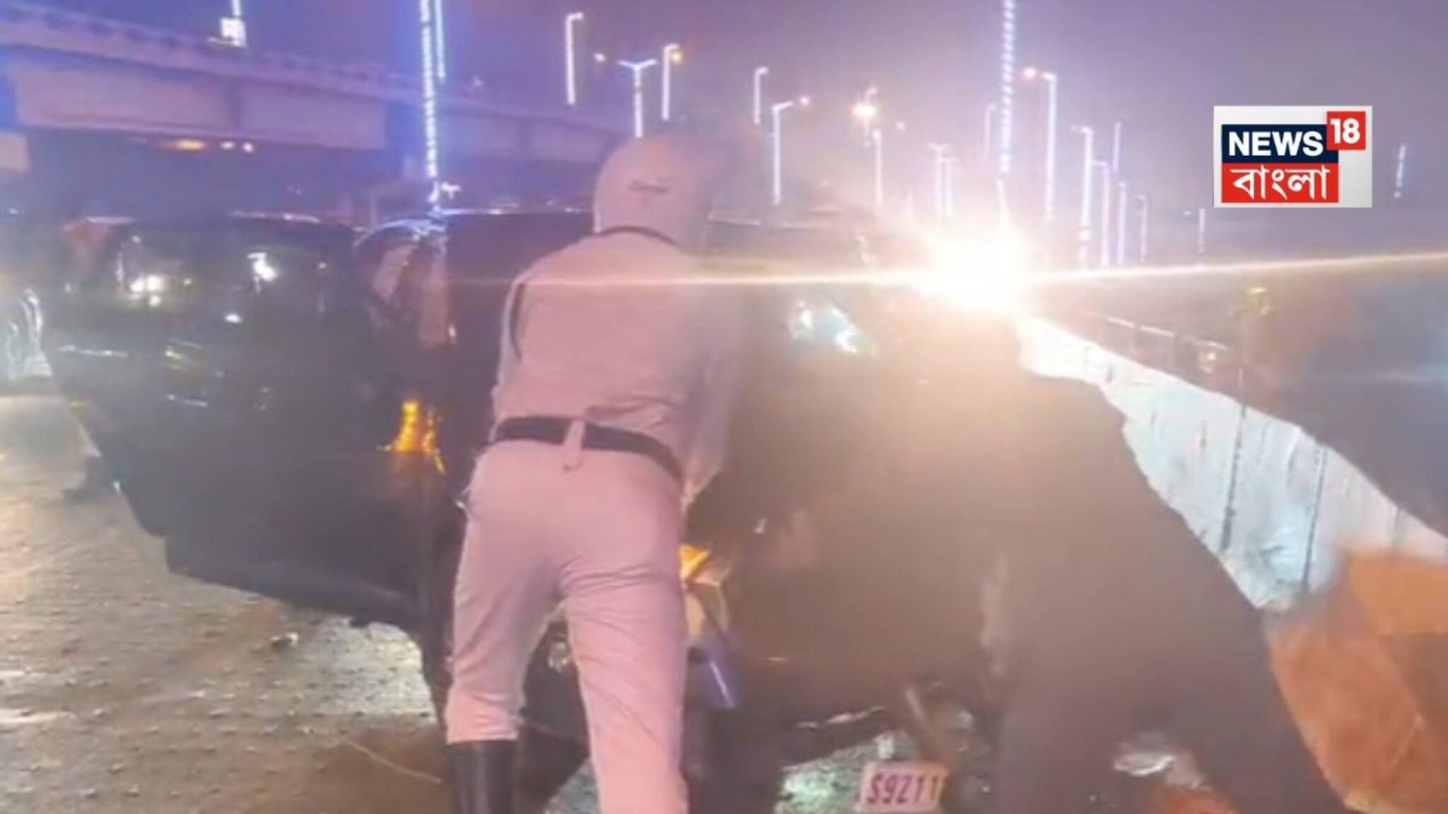 Maa Flyover Accident: মা ফ্লাইওভারে ফের দুর্ঘটনা! পরপর চারচাকা গাড়ির ধাক্কা, গুরুতর আশঙ্কাজনক ৩