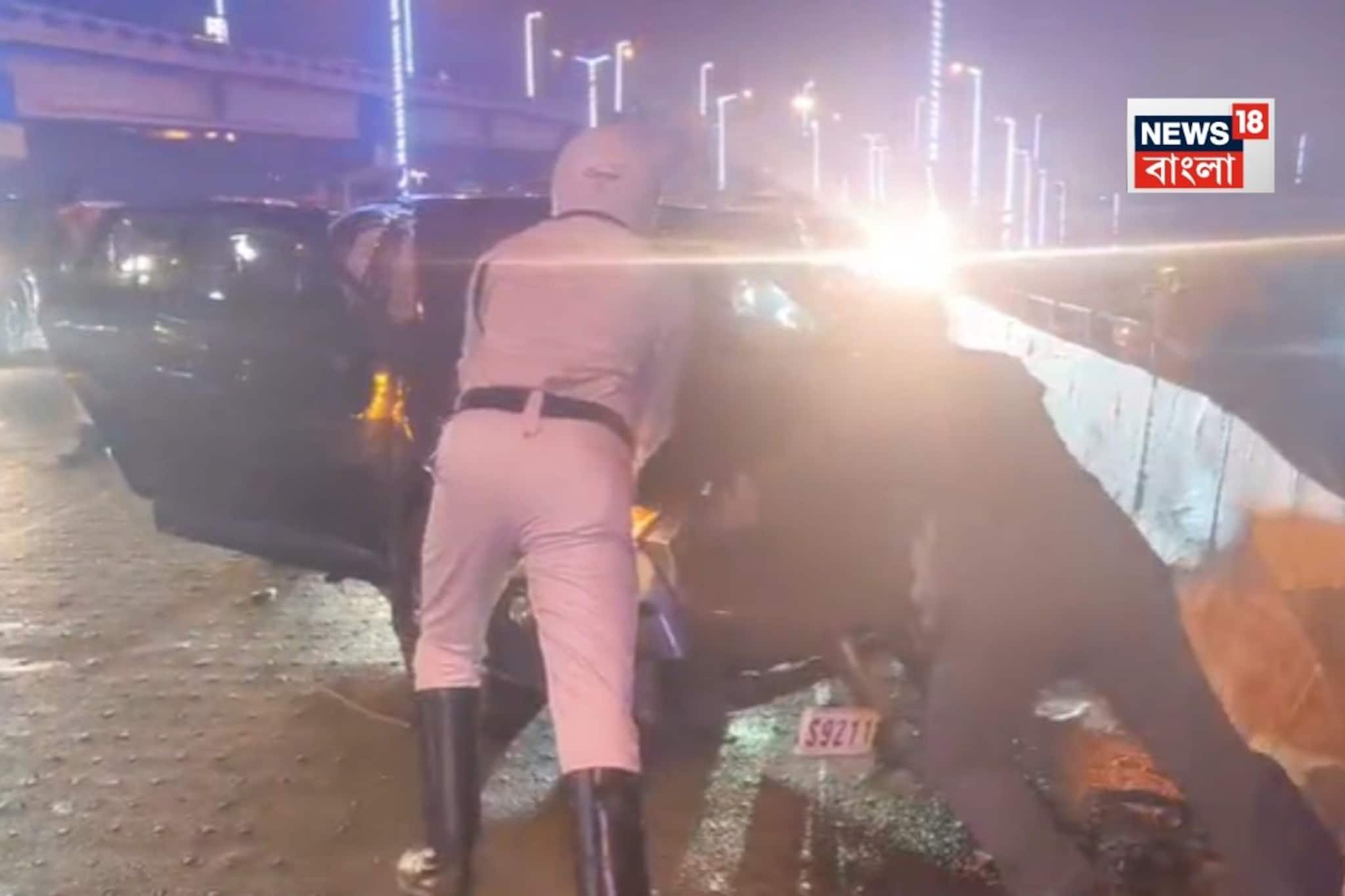 মা ফ্লাইওভারে ফের দুর্ঘটনা! পরপর চারচাকা গাড়ির ধাক্কা, গুরুতর আশঙ্কাজনক ৩