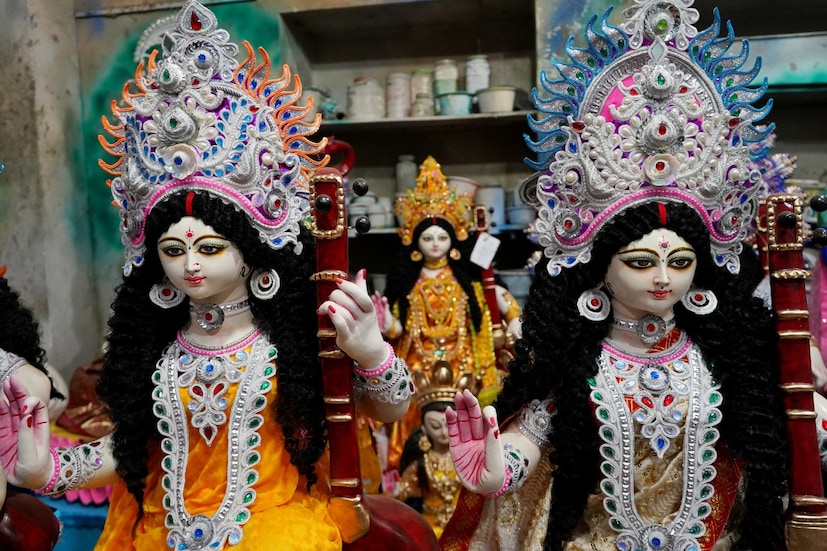 ★রাত পোহালেই সরস্বতী পুজো। শাড়ি-পাঞ্জাবিতে সেজে ওঠার দিন। বাঙালির ভ্যালেন্টাইন্স ডে। কেমন থাকবে আবহাওয়া? আপডেট দিলেন হাবিবুর রহমান বিশ্বাস, আঞ্চলিক অধিকর্তা, আলিপুর আবহাওয়া দফতর। ★রাত পোহালেই সরস্বতী পুজো। শাড়ি-পাঞ্জাবিতে সেজে ওঠার দিন। বাঙালির ভ্যালেন্টাইন্স ডে। কেমন থাকবে আবহাওয়া? আপডেট দিলেন হাবিবুর রহমান বিশ্বাস, আঞ্চলিক অধিকর্তা, আলিপুর আবহাওয়া দফতর।