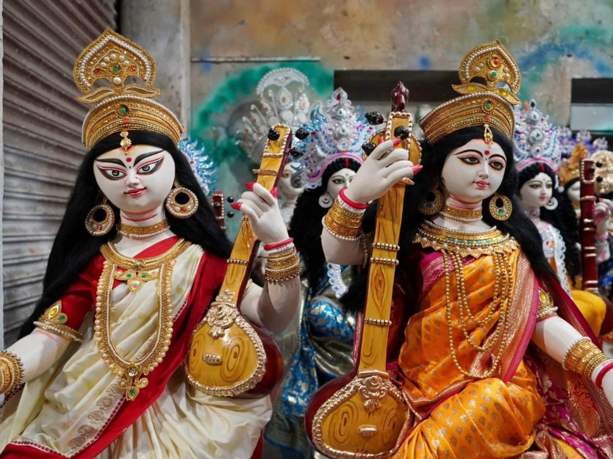 সরস্বতী পুজোয় অগ্নিমূল্য বাজারদর, নাভিশ্বাস মধ্যবিত্তের