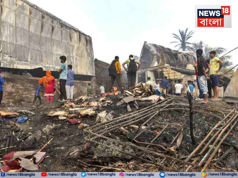 ইতিমধ্যেই আনন্দপুরের ঘটনাস্থলে জারি করা হয়েছে ভারতীয় ন্যায় সংহিতার ১৬৩ ধারা। এই মর্মে ঘটনাস্থলে লাগানো হয়েছে নোটিস। এলাকায় রয়েছে পুলিশ। জমায়েত করতে দিচ্ছে না। দুটি স্তরে ব্যারিকেড করে ঘিরে রাখা হয়েছে ঘটনাস্থল। ইতিমধ্যেই আনন্দপুরের ঘটনাস্থলে জারি করা হয়েছে ভারতীয় ন্যায় সংহিতার ১৬৩ ধারা। এই মর্মে ঘটনাস্থলে লাগানো হয়েছে নোটিস। এলাকায় রয়েছে পুলিশ। জমায়েত করতে দিচ্ছে না। দুটি স্তরে ব্যারিকেড করে ঘিরে রাখা হয়েছে ঘটনাস্থল।