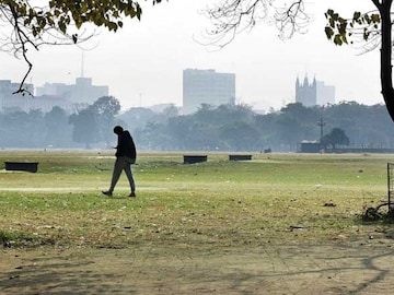 শীত উধাও না ফের ঝোড়ো ব্যাটিং হবে ঠান্ডার? বাংলার একাধিক জেলায় কুয়াশার দাপট, আবহাওয়ার খবর শীত উধাও না ফের ঝোড়ো ব্যাটিং হবে ঠান্ডার? বাংলার একাধিক জেলায় কুয়াশার দাপট, আবহাওয়ার খবর