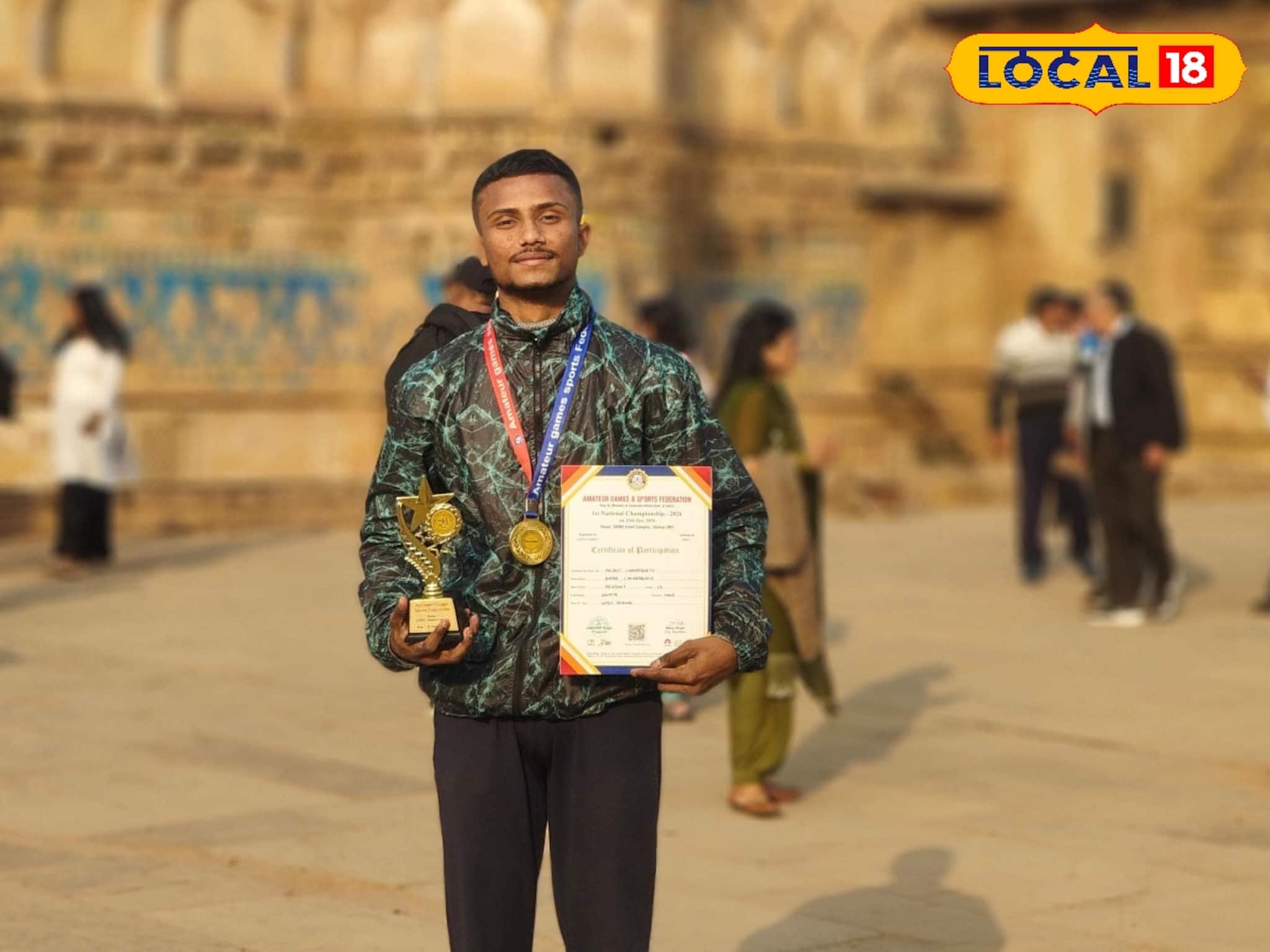 বিনা প্রশিক্ষণেই বাজিমাত! ১১.০২ সেকেন্ডে ১০০ মিটার দৌড়ে মধ্যপ্রদেশে সোনা জিতল অনিকেত বিনা প্রশিক্ষণেই বাজিমাত! ১১.০২ সেকেন্ডে ১০০ মিটার দৌড়ে মধ্যপ্রদেশে সোনা জিতল অনিকেত