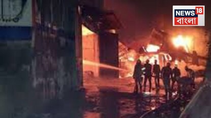 নরেন্দ্রপুরের নাজিরাবাদে বিধ্বংসী আগুনে পুড়ে ছাই পাশাপাপাশি দু’টো গোডাউন! কোথায় কোথায় গাফিলতি? কেন আগুন? নরেন্দ্রপুরের নাজিরাবাদে বিধ্বংসী আগুনে পুড়ে ছাই পাশাপাপাশি দু’টো গোডাউন! কোথায় কোথায় গাফিলতি? কেন আগুন?
