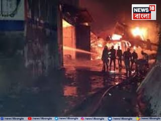 নরেন্দ্রপুরের নাজিরাবাদে বিধ্বংসী আগুনে পুড়ে ছাই পাশাপাপাশি দু’টো গোডাউন! কোথায় কোথায় গাফিলতি? কেন আগুন? নরেন্দ্রপুরের নাজিরাবাদে বিধ্বংসী আগুনে পুড়ে ছাই পাশাপাপাশি দু’টো গোডাউন! কোথায় কোথায় গাফিলতি? কেন আগুন?