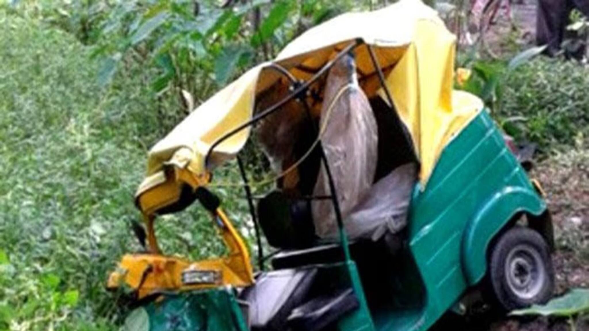 Nadia News: অটোর সঙ্গে চারচাকা গাড়ির ভয়াবহ ধাক্কা! শান্তিপুরে রক্তারক্তি কাণ্ড, গুরুতর আহত ৮!