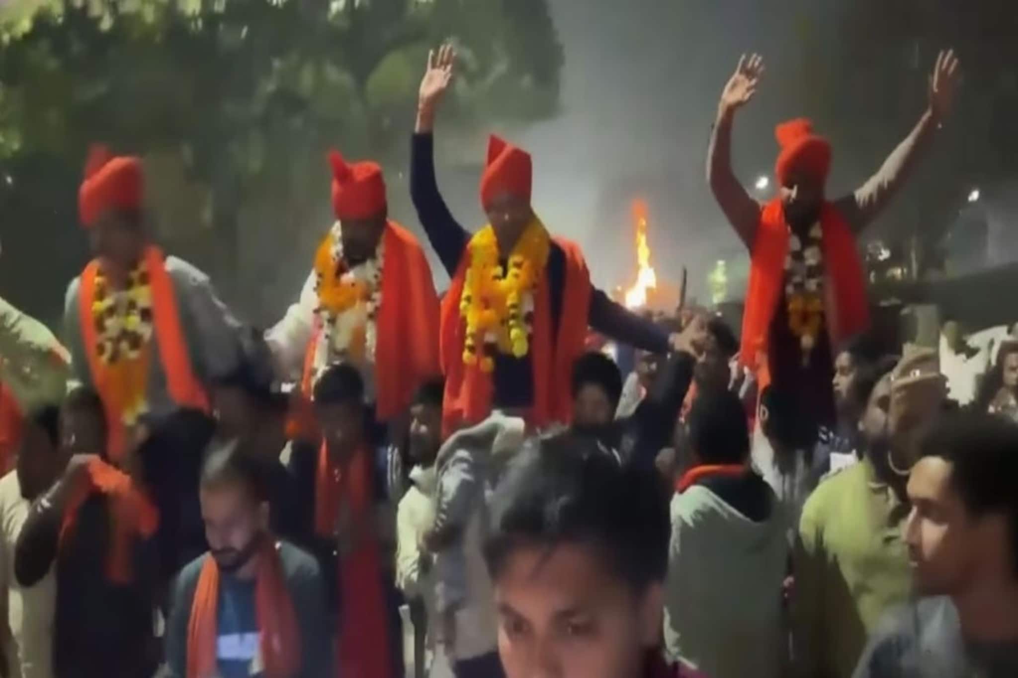 ছত্তিশগড়ে বড়দিনে মল ভাঙচুর, গ্রেফতার হওয়া ৬ জনের জামিন হতেই মিলল 'হিরোর' মর্যাদা!