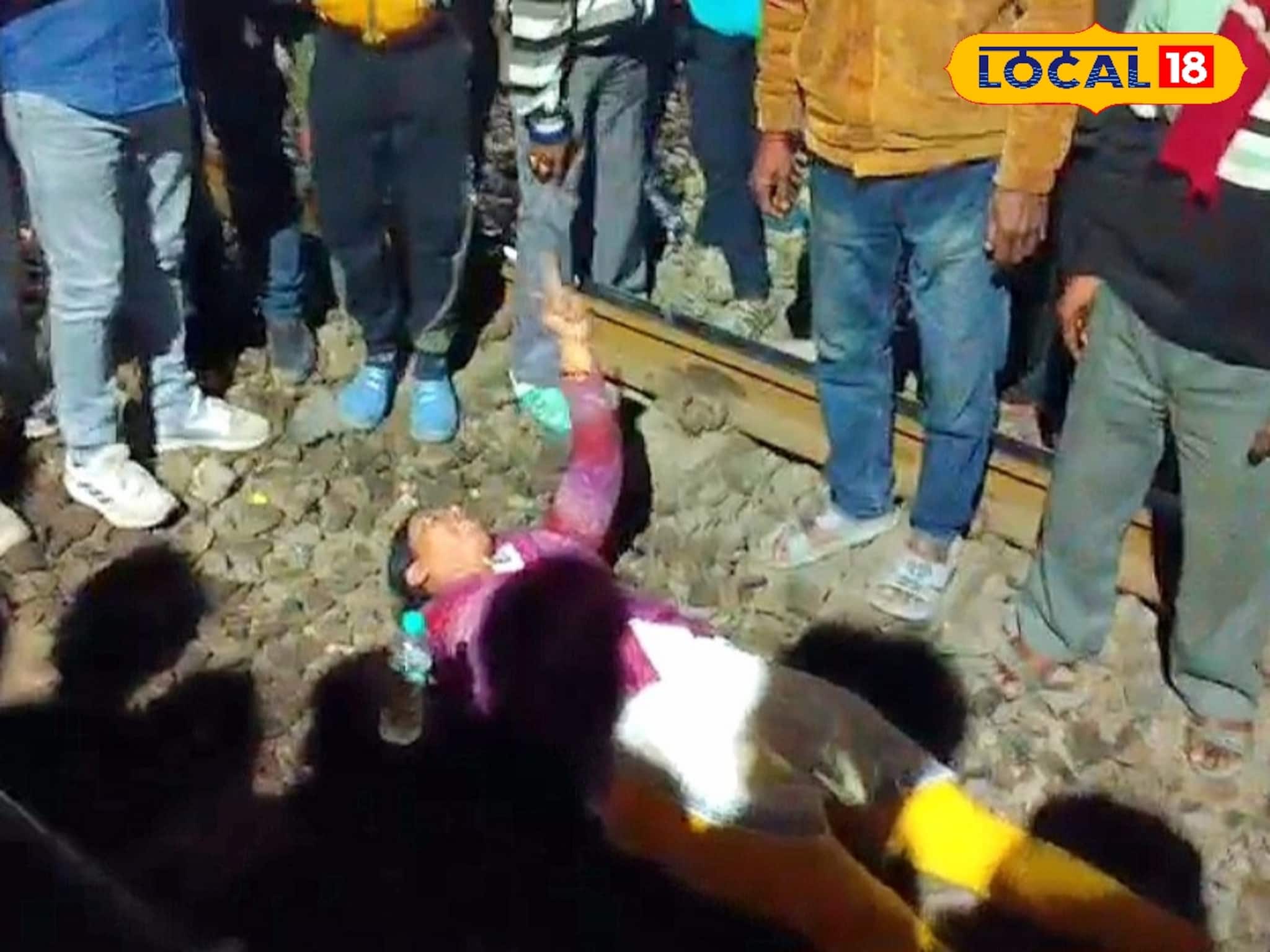 বিয়ের কথা বলে ডেকে উধাও প্রেমিককে ফিরে পেতে বামনগাছিতে রেললাইনে শুয়ে পড়লেন প্রেমিকা