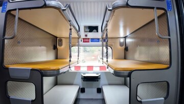 ঝাঁ চকচকে বন্দে ভারত স্লিপারে সফর, বাতিল হলে টিকিট ক্যানসেল করার নিয়ম জানুন