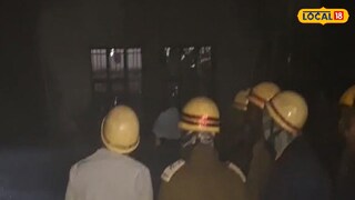 আগুন নেভাচ্ছেন দমকল কর্মীরা